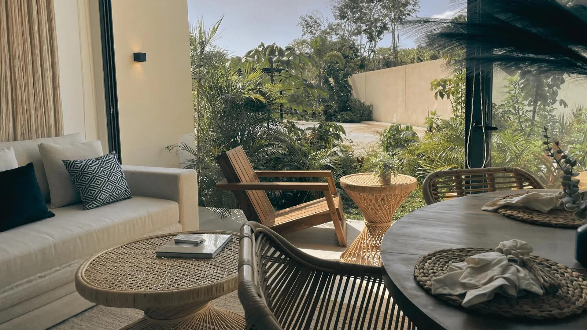 Loft Izel Sleeps 4 With Beach Club Access, Close To La Veleta Τουλούμ